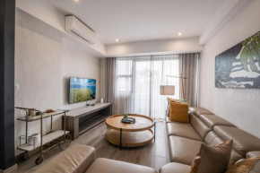 MENLYN-Entire luxury 2-bedroom en-suite apartment at Regency Hotel